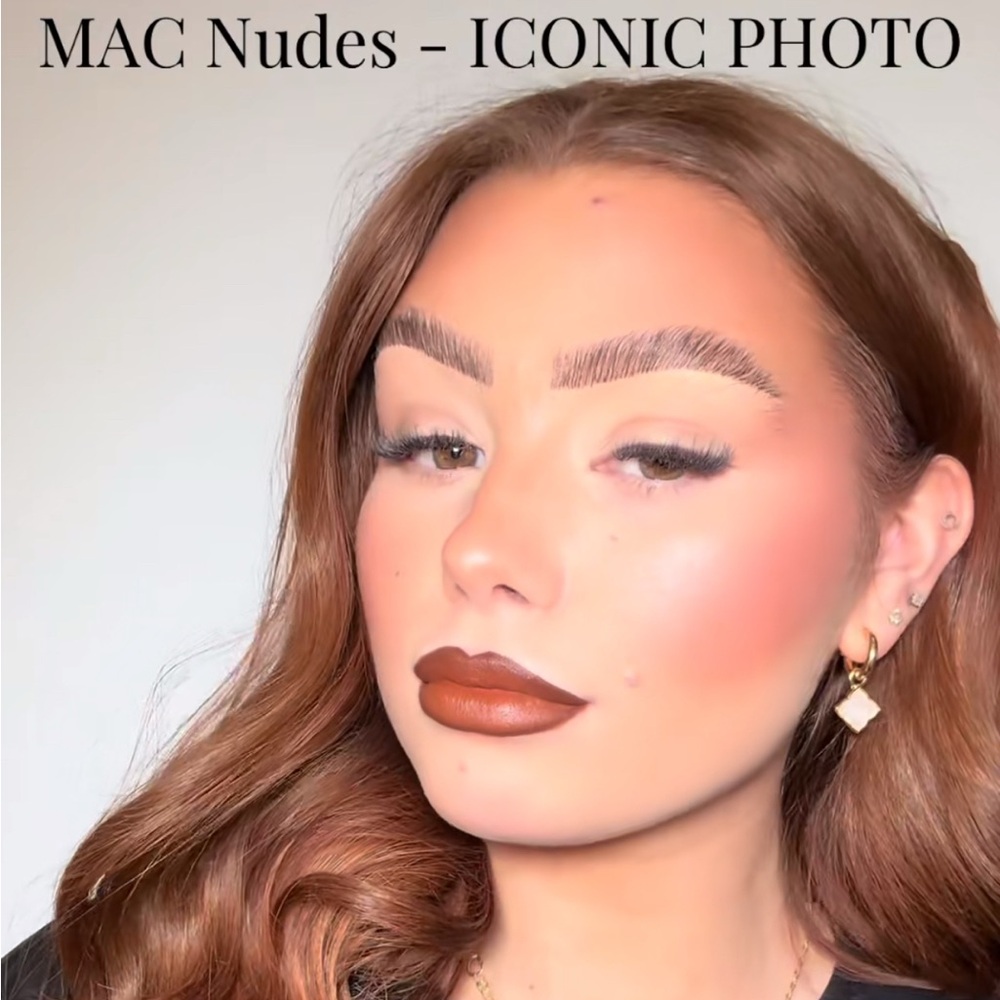 💋 ICONIC PHOTO a M·A·CXIMAL SILKY MATTE LIPSTICK. **NEW IN THE BOX. RETAIL $25